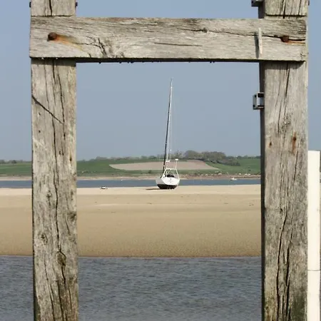 Gites De La Pointe D'agon Дом отдыха